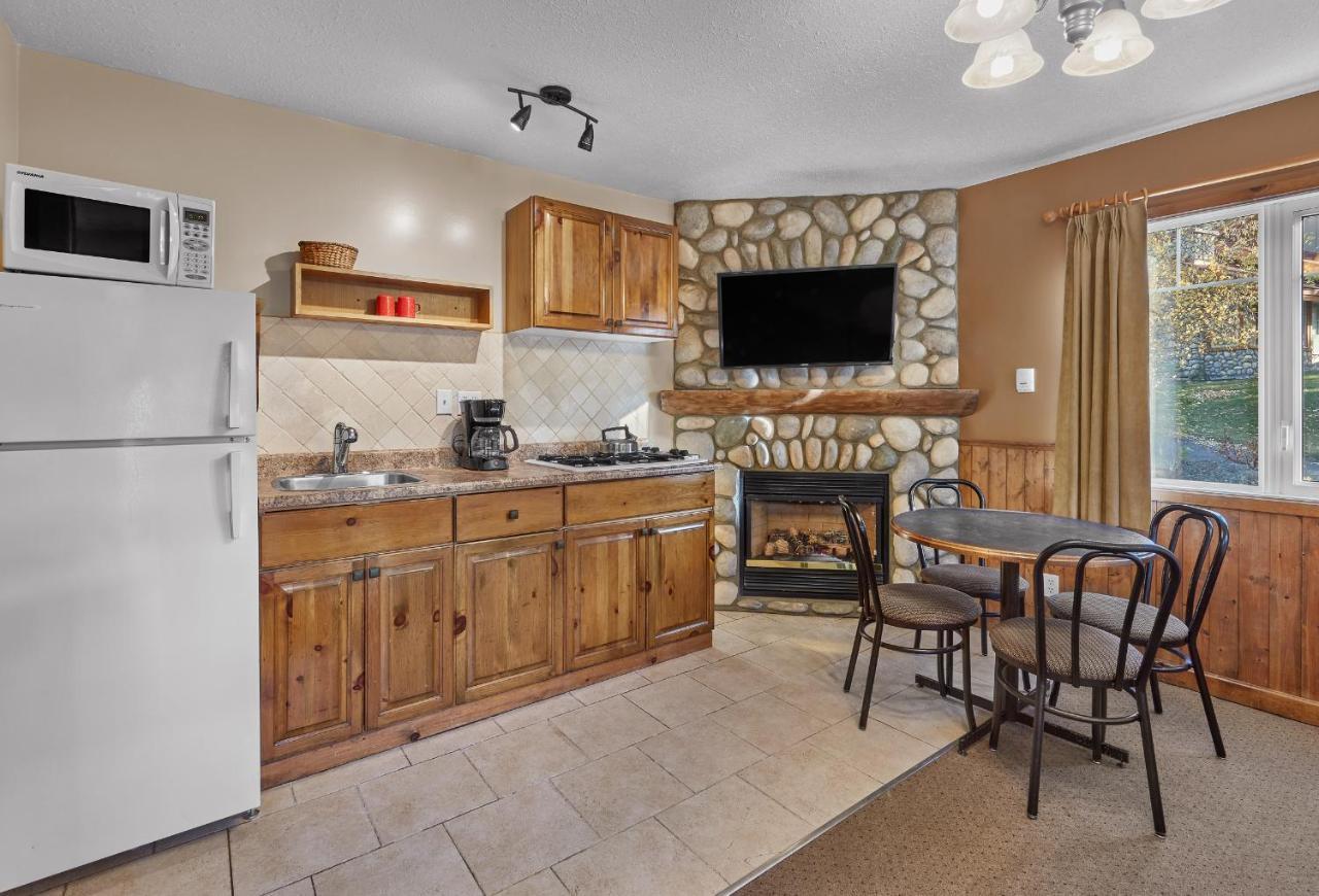 Patricia Lake Bungalows Jasper Esterno foto
