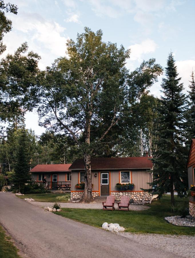 Patricia Lake Bungalows Jasper Esterno foto